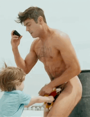 Zac Efron nudo nel trailer tedesco di "Dirty Grandpa"