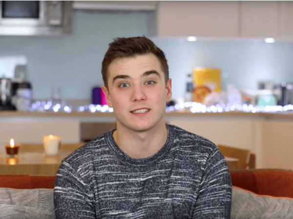 Calum McSwiggan, youtuber, si pente del suo passato scottante