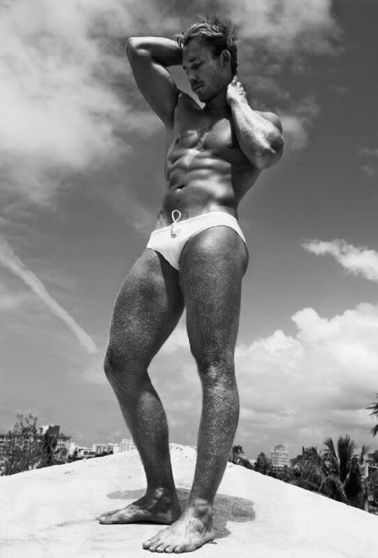 Calum_Winsor_corpo_sexy_piedi