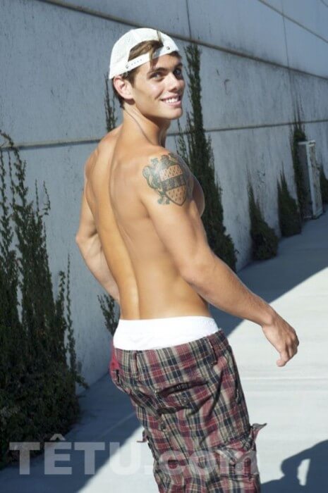 Charlie_Preston_nudo_corpo_sexy