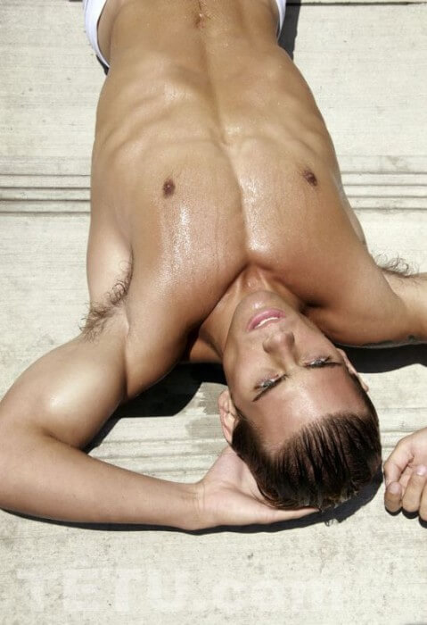 Charlie_Preston_nudo_corpo_sexy