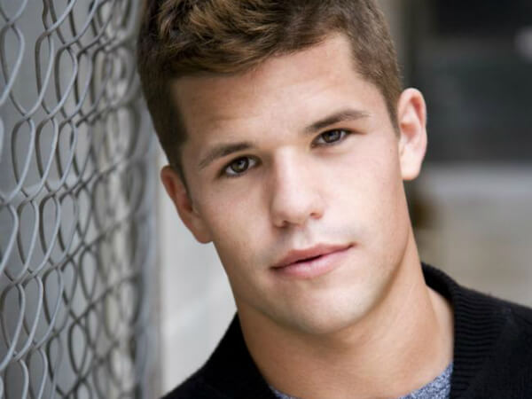 Charlie_carver_gay