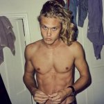 Christopher Mason, modello di CK, beccato nudo su Snapchat - Thumbnail