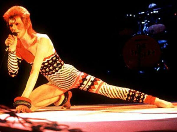 Addio a David Bowie: si dichiarò gay, poi bi e smentì. Resta un titano - David Bowie home 2 - Gay.it