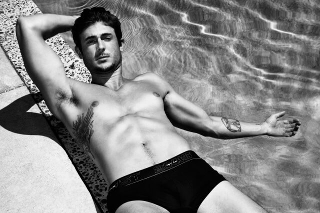 Matthew_Smith_americas_next_top_model_piscina