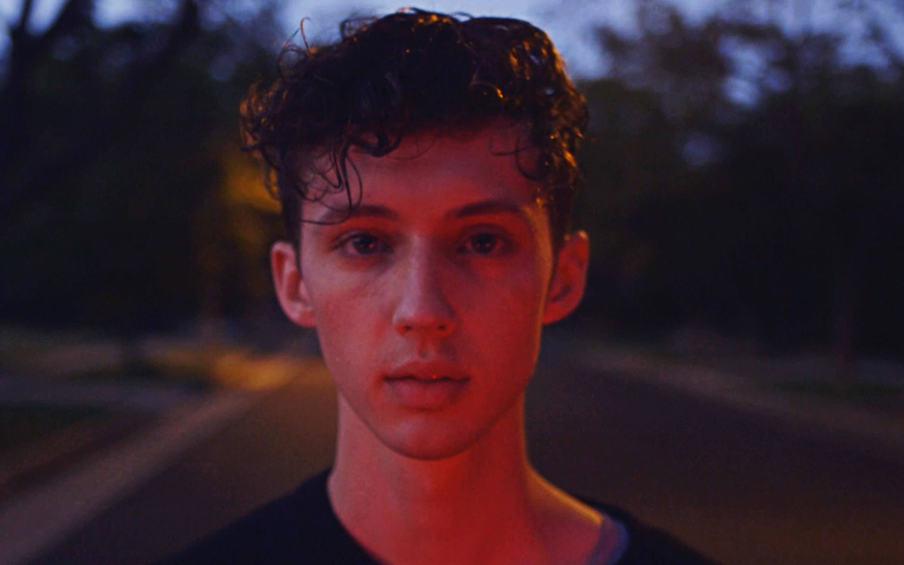 Troye_Sivan_Blue_Neighbourhood