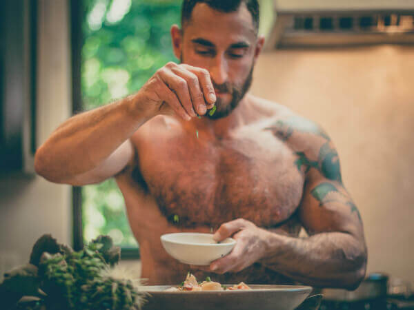 Ecco Bear-Naked Chef: il ‘Masterchef’ che tutti vorremmo vedere