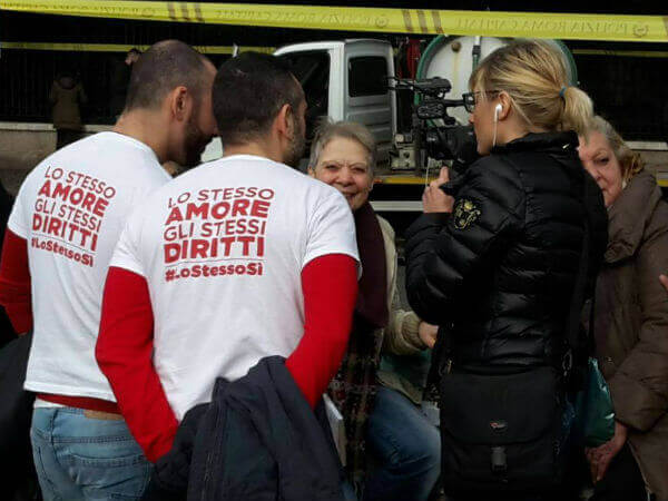 Coppia gay al Family Day espulsa dalla Polizia