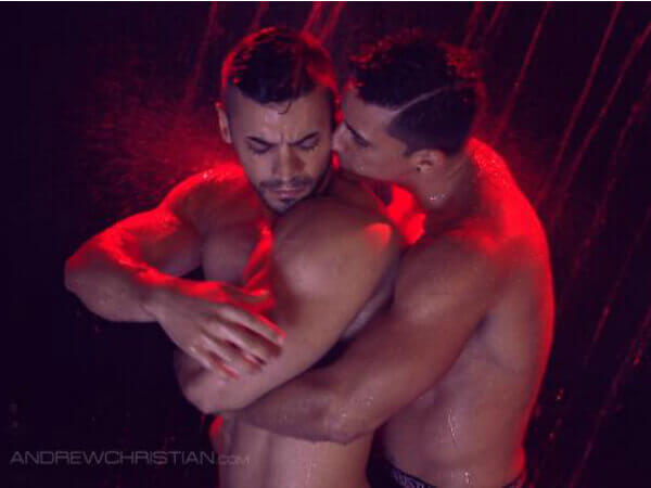 Ragazzi bagnati e sexy nei ‘Liquid Dreams’ di Andrew Christian