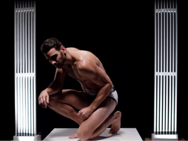 nyle_dimarco_nudo_gripbell_spot_fitness