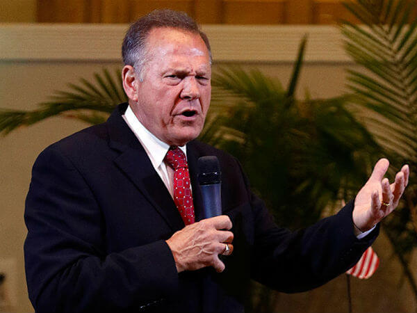 In Alabama la Corte Suprema blocca i matrimoni gay: è caos - roy moore base 2 - Gay.it