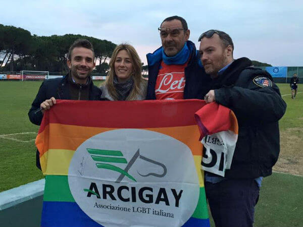 L'allenatore del Napoli Sarri incontra l'Arcigay: pace fatta - sarri sannino base - Gay.it
