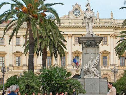Sassari: #SvegliatiItalia e Sentinelle in Piedi si litigano la piazza