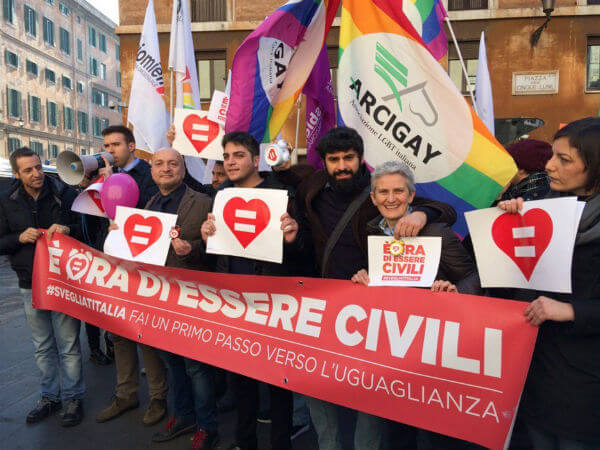 Unioni Civili al Senato - LA DIRETTA DELLA PRIMA SEDUTA - sit in senato base 2 - Gay.it