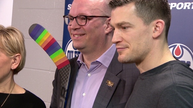 squadra_hockey_supporta_diritti_lgbtq
