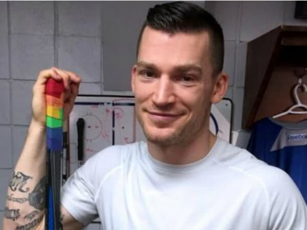 squadra_hockey_supporta_diritti_lgbtq_andrew_ference