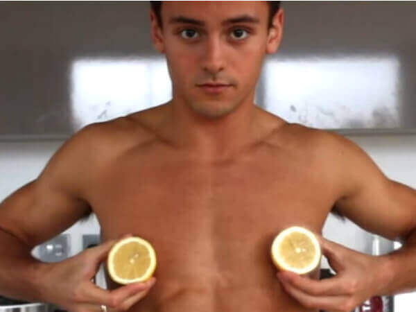 Tom Daley si reinventa personal trainer: fatevi una limonata! - tom daley limonata video fitness 1 - Gay.it