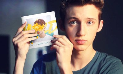 troye_sivan_wild_cd_in_mano