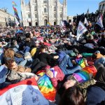 Piazza Duomo a Milano strapiena per #temposcaduto - Thumbnail