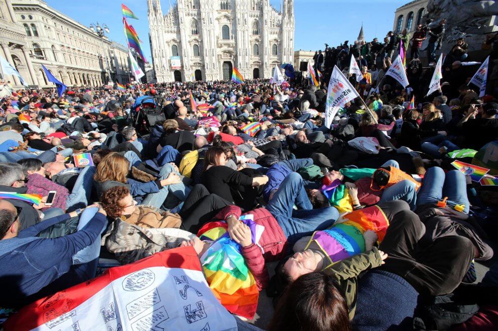 Piazza Duomo a Milano strapiena per #temposcaduto