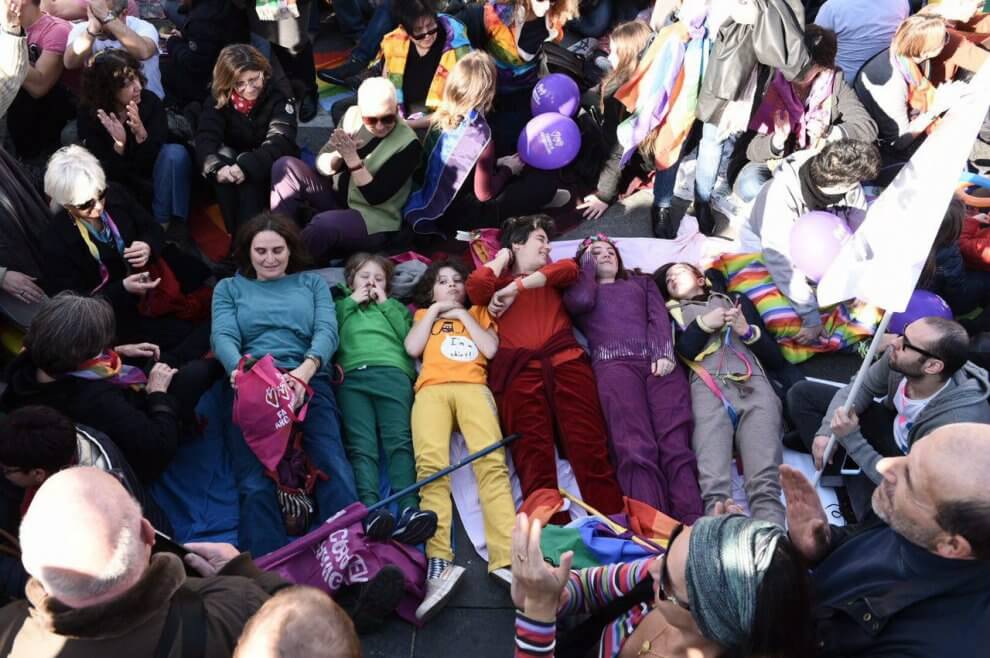 Piazza Duomo a Milano strapiena per #temposcaduto