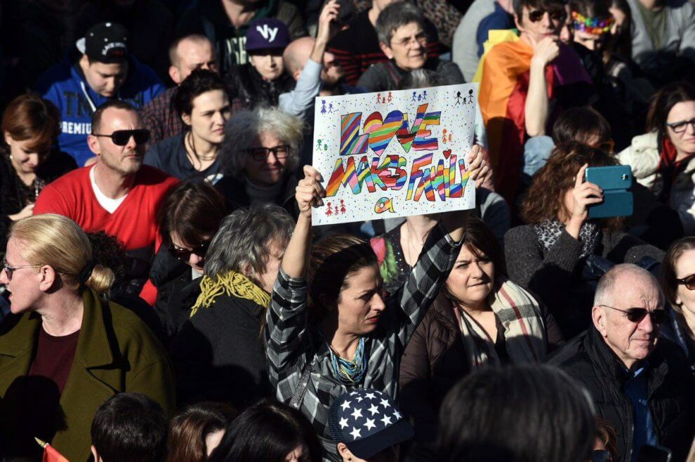 Piazza Duomo a Milano strapiena per #temposcaduto