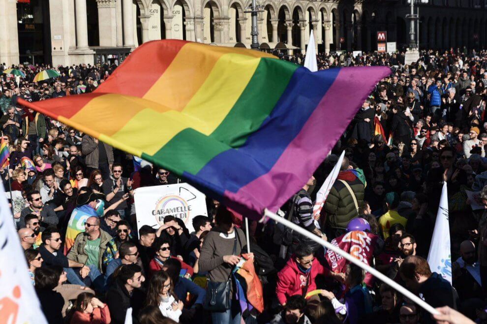 Piazza Duomo a Milano strapiena per #temposcaduto