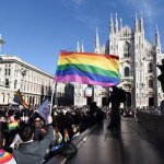 Piazza Duomo a Milano strapiena per #temposcaduto - Thumbnail