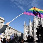 Piazza Duomo a Milano strapiena per #temposcaduto - Thumbnail