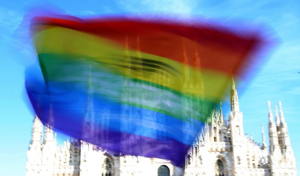 Piazza Duomo a Milano strapiena per #temposcaduto