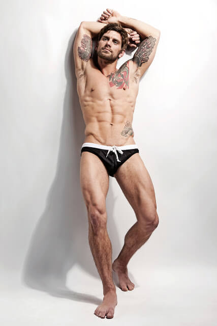 Bobby_Creighton_pacco_piedi_nudi