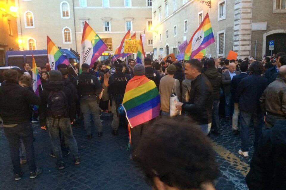 NO accordo PD-NCD su Unioni Civili, manifestazione davanti al Senato - IMG 5464 1 - Gay.it