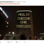 Formigoni e gli insulti omofobi (da chi fa l'isterica in aeroporto) - Thumbnail