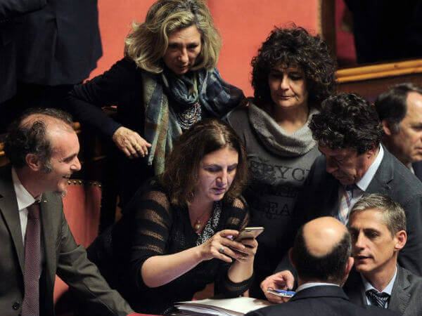 Dei cinquestelle non c’è da fidarsi, salviamo la legge
