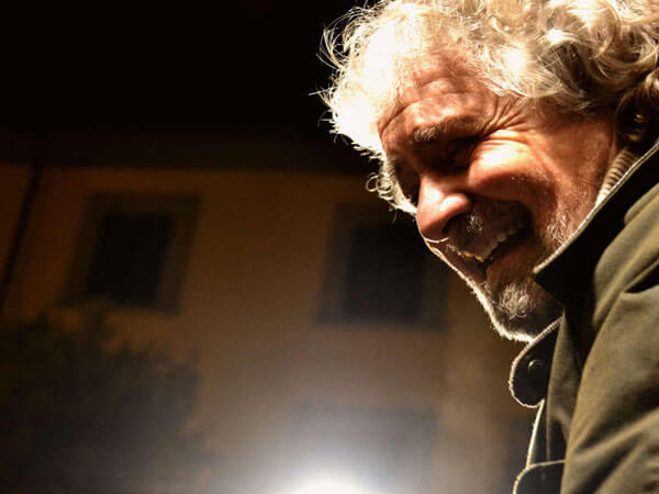 Beppe Grillo: libertà di coscienza su unioni civili. Addio stepchild? - grillohotF1 1 - Gay.it