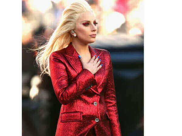 Lady Gaga: incredibile performance al 50esimo Superbowl