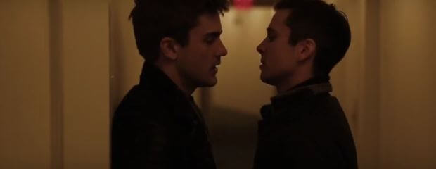 Matt Doyle: passionale amore gay nel video di "Moment"