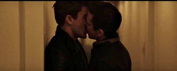 Matt Doyle: passionale amore gay nel video di "Moment"