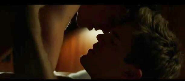 Matt Doyle: passionale amore gay nel video di "Moment"