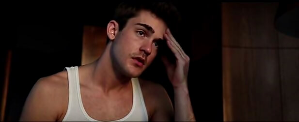 Matt Doyle: passionale amore gay nel video di "Moment"
