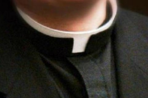Pedofilia: arrestati un prete, un allenatore di calcio e un poliziotto - pedofilia parroco 1 - Gay.it