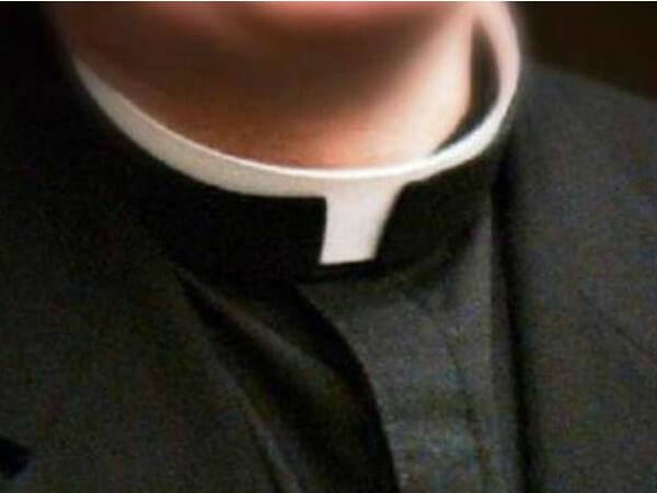 Pedofilia: arrestati un prete, un allenatore di calcio e un poliziotto - pedofilia parroco 1 - Gay.it