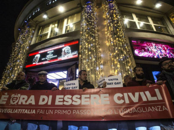 Roma: protesta LGBT contro il dietrofront di Grillo e del M5S