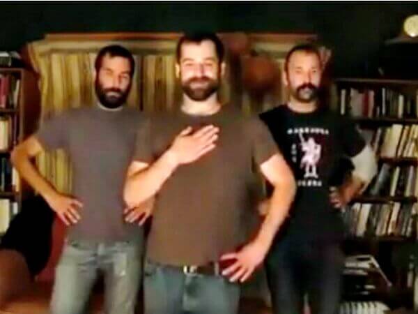 Tre uomini gay favolosi in una parodia di “Say A Little Prayer”