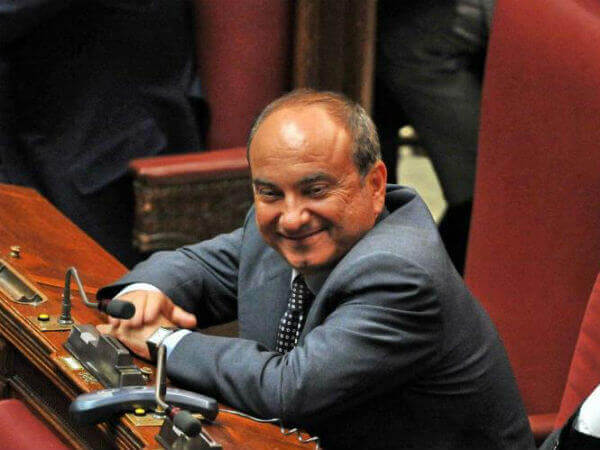 4 minuti di Scilipoti: il peggio del suo intervento