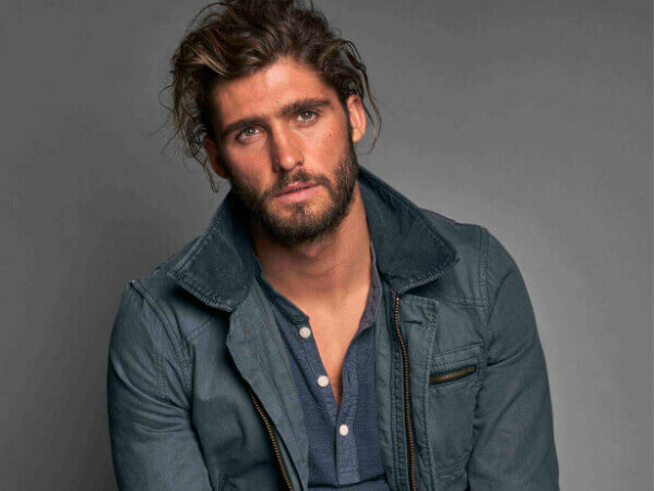 Abercrombie cambia immagine: via depilati e oliati, avanti barbuti! - 12829439 10153239288545378 8492748967044946165 o 1 - Gay.it