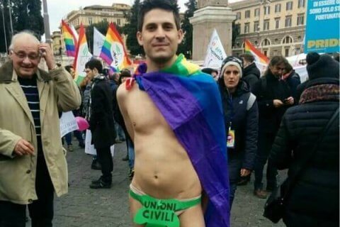 In foglia di fico alla manifestazione #DirittiAllameta - andrea maccarrone 5 marzo base - Gay.it