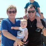 elton_john_David_furnish_figli - Thumbnail