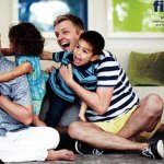 Buona festa del papà gay: la gallery dei 10 papà più famosi - Thumbnail
