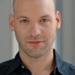 girls_dill_corey_stoll - Thumbnail
